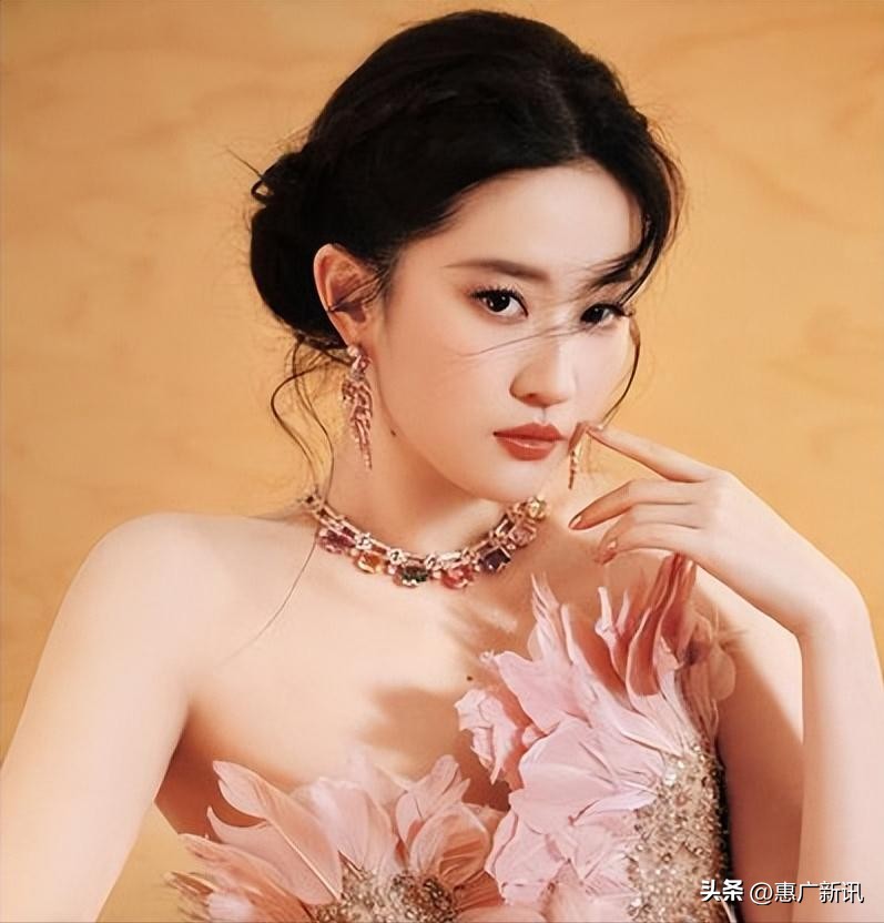 天涯扒一扒明星黑料,_刘亦菲被黑二十年原因_刘亦菲陈金飞干爹谣言真相