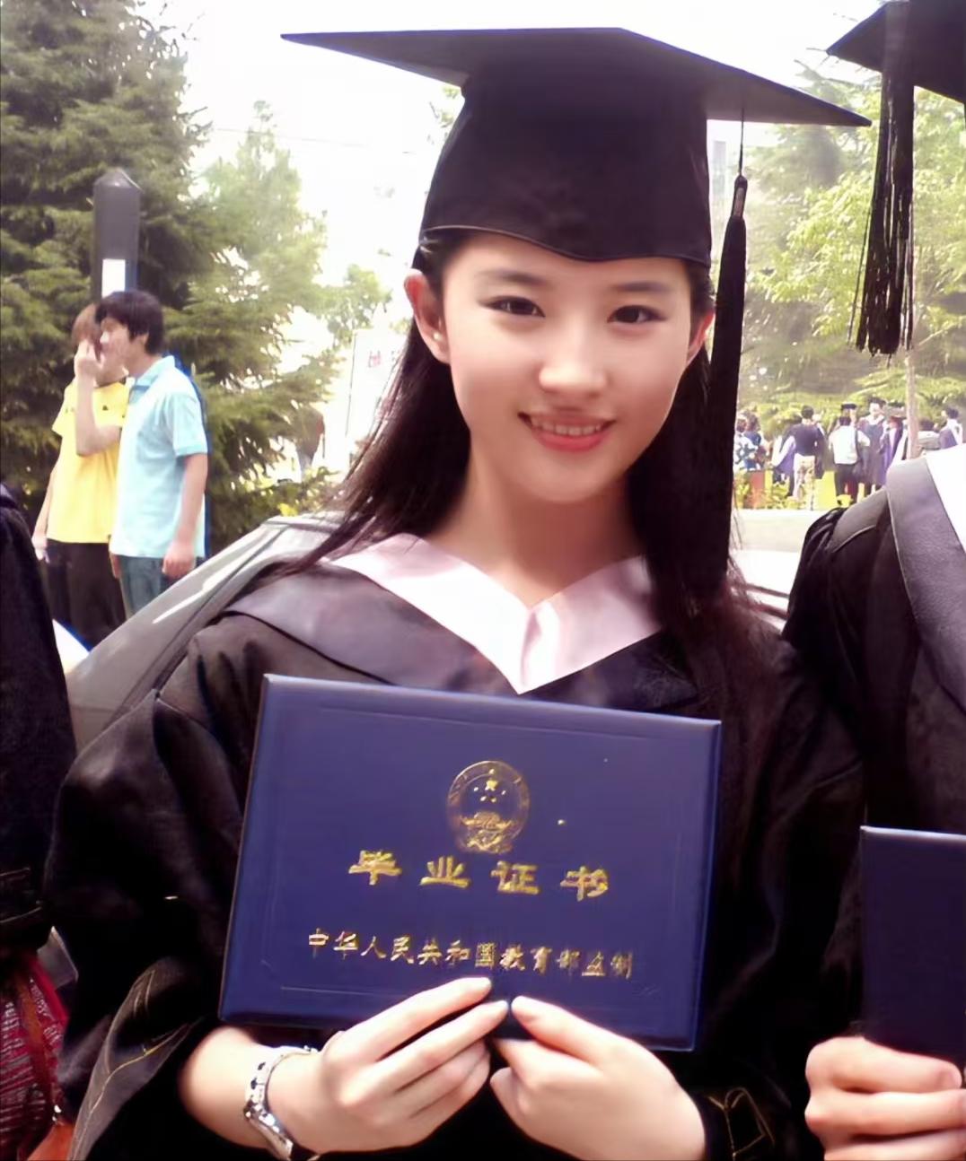 刘亦菲干爹包养谣言真相_你知道那些明星黑料是什么,_刘亦菲谣言二十年